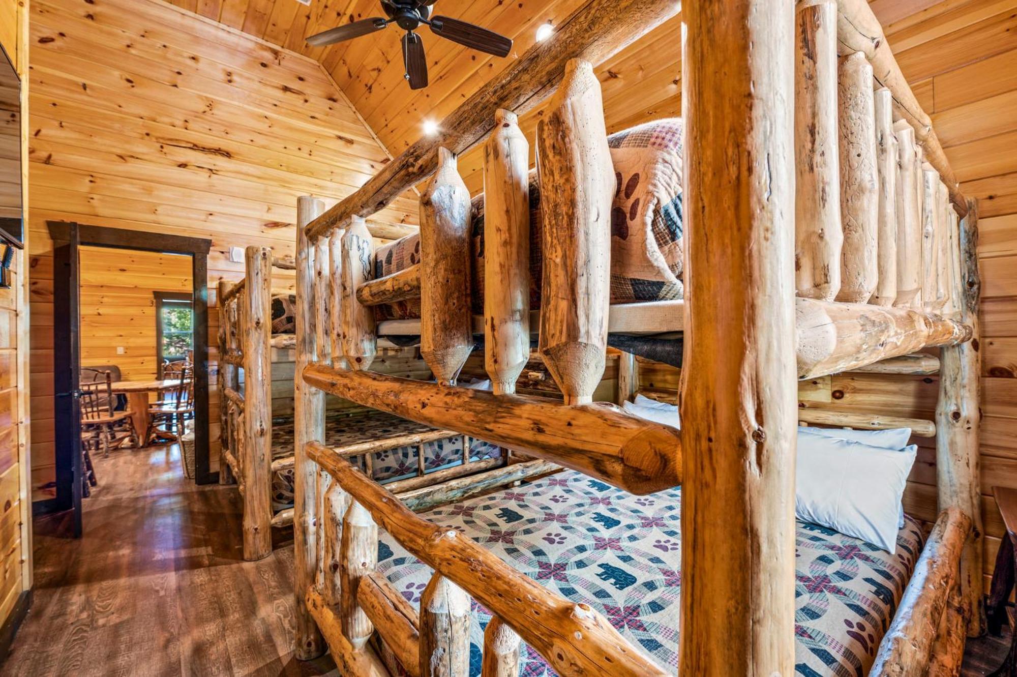 גטלינבורג The Mighty Crabapple Manor By Stony Brook Cabins מראה חיצוני תמונה